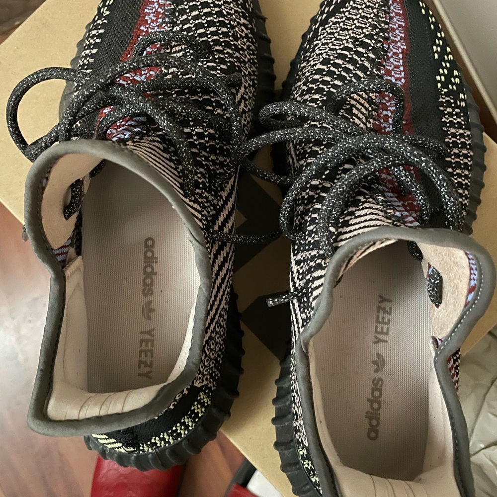 Yeezy 350 V2 Yecheil - Picture 2 of 3